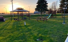 Twin Oaks Motel